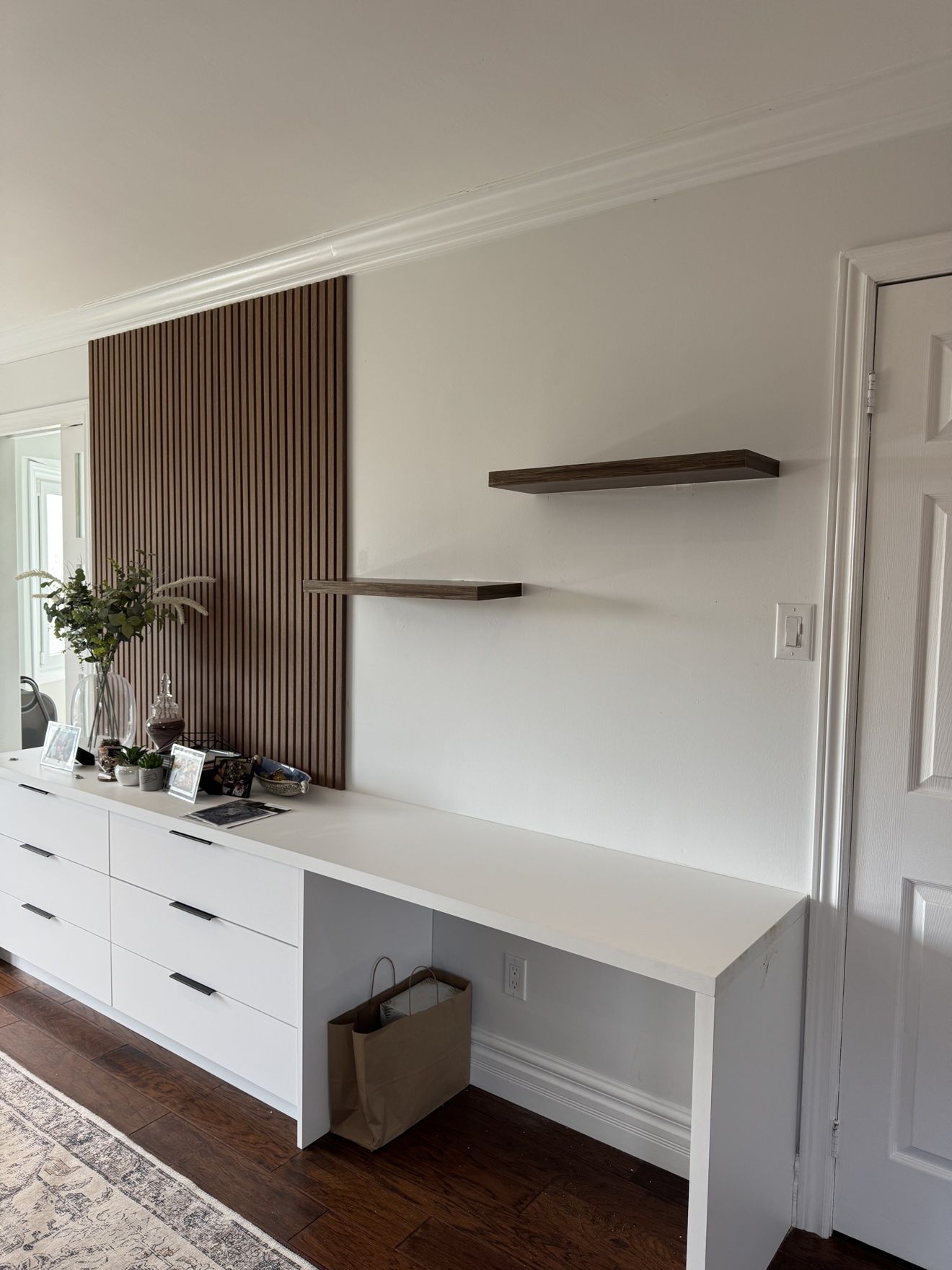 White built-in desk and drawers with walnut slat panel